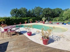 Maison à vendre 6 pièces proche de TONNAY BOUTONNE (17)- 183 m² habitables-Jardin- Piscine