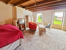 Propriete à vendre 9 pièces proche de LUSSANT (17)