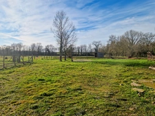 Propriete à vendre 7 pièces- 227 m² habitables - proche de SAINT JEAN D'ANGELY(17) 2 100 m² de terrain.