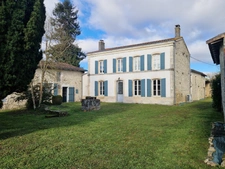 Dpt Charente Maritime (17), à vendre proche de SAINT SAVINIEN maison P8 de 290 m² - Terrain de 14 750,00 m² 