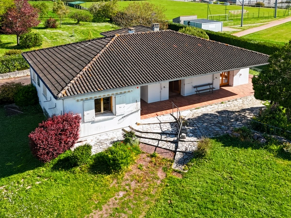 Maison à vendre 10 pièces TONNAY BOUTONNE (17)-320 m² habitables-garage- jardin 5 500 m².