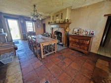Maison à vendre 6 pièces TONNAY BOUTONNE (17)- 173 m² habitables - jardin- Grange 