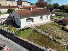 Maison à vendre 4 pièces TONNAY BOUTONNE (17)- Plain-pied- Jardin- Garage