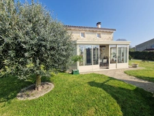 Maison à vendre 3 pièces SAINT - LOUP (17)- Piscine - Garage - Jardin