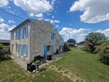 Maison à vendre 7 pièces proche de TONNAY BOUTONNE (17)- 198 m² habitables - jardin - piscine - garage