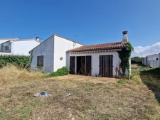 Maison à vendre 3 pièces avec garage sur 1 648 m² de terrain FOURAS (17)