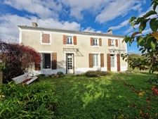 Maison à vendre 5 pièces proche de SURGERES (17) dépendances et terrain 6 800 m².