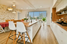 Maison à vendre 9 pièces TONNAY BOUTONNE(17)-240 m² habitables, 9 piéces- jardin-garage