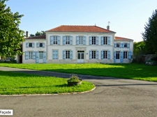 Maison à vendre 10 pièces SURGERES Proche (17)- 295 m² habitables-dépendance- jardin avec piscine