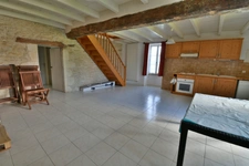 Dpt Charente Maritime (17), à vendre proche de SAINT SAVINIEN maison P8 de 290 m² - Terrain de 14 750,00 m² 