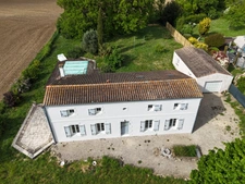 Maison à vendre 6 pièces proche de SURGERES (17)- 152 m² habitables - garage - jardin - piscine