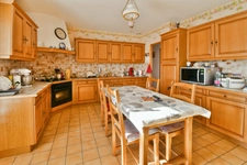 Maison viager à vendre occupé 5 pièces TONNAY BOUTONNE (17) 168 m² habitables - Garage.