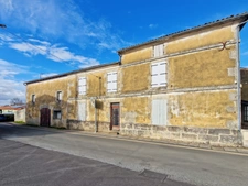 Maison à vendre 12 pièces BRIZAMBOURG (17)- Ensemble immobilier- 2 maisons, jardin- garage
