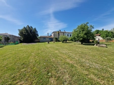 Maison à vendre 6 pièces TONNAY BOUTONNE (17)- 173 m² habitables - jardin- Grange 