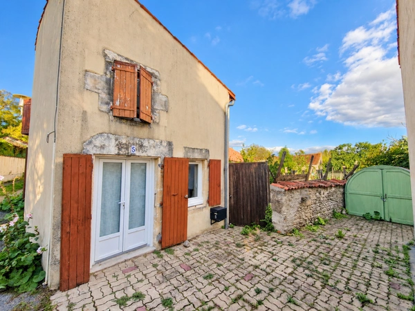 Maison à vendre 2 pièces TONNAY BOUTONNE (17) 47 m² habitables