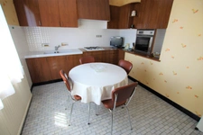 Dpt Charente Maritime (17), à vendre SAINT JEAN D'ANGELY maison P5 de 144 m² habitables avec garage.  