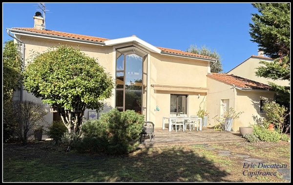 Maison à vendre 5 pièces, calme, piscine, 