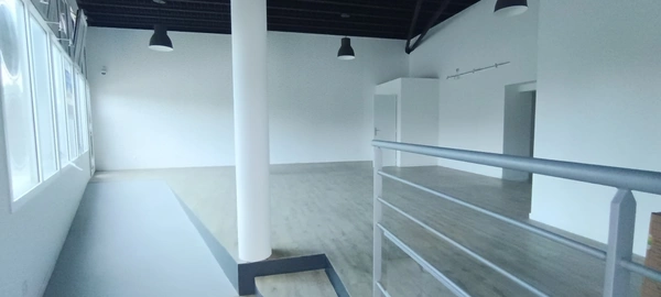 A louer – Local commercial 77 m² – La Rochelle (Canal de Rompsay)