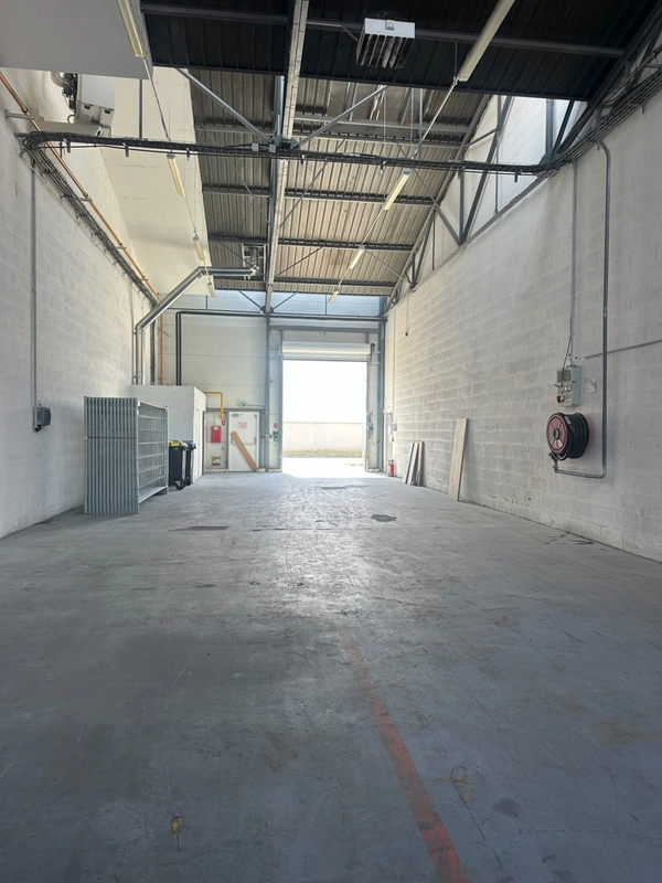À louer – Entrepôt de stockage de 408m² – Périgny, La Rochelle