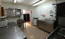 A VENDRE Batiment commercial 150m2, BOURCEFRANC LE CHAPUS, Dpt Charente Maritime (17)