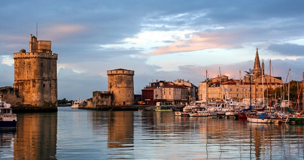 A VENDRE Restaurant 155m2 vieux port de La Rochelle.