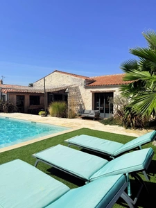 Single-storey Charentaise house with swimming pool, 154 m², near La Rochelle (17)