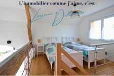 Opportunité : Magnifique Grange Transformée en 4 Gîtes (possibilité 5) avec Hangar, places de stationnement privatifs et terrain constructible