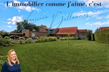 Opportunité : Magnifique Grange Transformée en 4 Gîtes (possibilité 5) avec Hangar, places de stationnement privatifs et terrain constructible