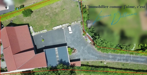 Opportunité : Magnifique Grange Transformée en 4 Gîtes (possibilité 5) avec Hangar, places de stationnement privatifs et terrain constructible