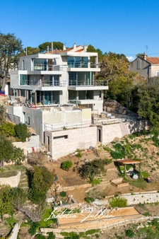 Dpt Bouches du Rhône (13), for sale MARSEILLE 8TH DISTRICT Exceptional modern villa to complete T5 of 250m² - Land of 700m² Panoramic view - Carré d'OR district - Haut de Périer