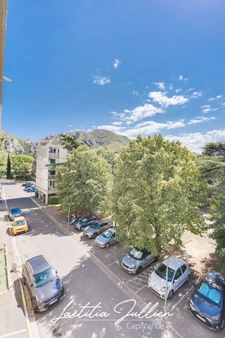 En exclusivité par Laëtitia JULLIEN – Marseille 10ème – Les Collines – T4 traversant de 83,83 m² avec balcon et loggia au pied du Parc des Bruyères