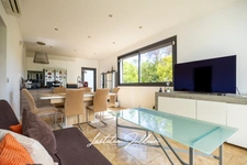 Californian-style villa with 5 bedrooms + separate 2-bedroom apartment and swimming pool – Les Accates, Marseille 11th arrondissement