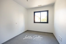 Eoures (13011) – Maison d’architecte contemporaine T4 de 114 m² – Piscine chauffée – Terrain clos 400 m² – Vue dégagée – Prestations haut de gamme