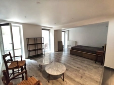 À louer meublé – Marseille 1er – Studio de 51 m² avec cour privative de 25 m²