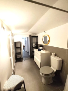 À louer meublé – Marseille 1er – Studio de 51 m² avec cour privative de 25 m²