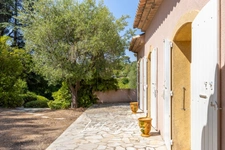 En exclusivité par Laëtitia JULLIEN – Marseille 11e – Saint-Menet – Propriété T4 de près de 150 m² habitables avec studio indépendant, piscine et jardin arboré de plus de 1 500 m²