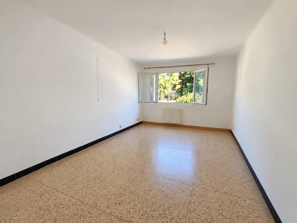 Dpt Bouches du Rhône (13), à vendre MARSEILLE 3EME ARRONDISSEMENT appartement T3 de 54,36 m²  