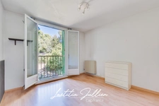 En exclusivité par Laëtitia JULLIEN – Marseille 10ème – Les Collines – T4 traversant de 83,83 m² avec balcon et loggia au pied du Parc des Bruyères