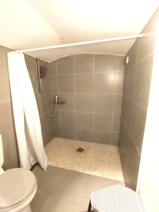 À louer meublé – Marseille 1er – Studio de 51 m² avec cour privative de 25 m²