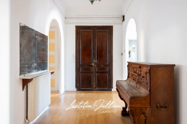 Appartement haussmannien 184.77 m² – 7 pièces – Intégralité du palier – Marseille 8ᵉ - PERIER