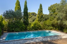 En exclusivité par Laëtitia JULLIEN – Marseille 11e – Saint-Menet – Propriété T4 de près de 150 m² habitables avec studio indépendant, piscine et jardin arboré de plus de 1 500 m²