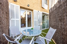 EXCLUSIVE – Renovated one-bedroom apartment with terrace and parking – Very quiet location, 5-minute walk to the beach – Carré d'Or area of Les Lecques