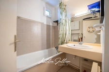 VAR DEPARTMENT - LE LAVANDOU Cavalière – Studio 26m² sleeps 4 with 11m² south-facing terrace in a quiet location, parking and beach within walking distance