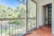 En exclusivité par Laëtitia JULLIEN – Marseille 10ème – Les Collines – T4 traversant de 83,83 m² avec balcon et loggia au pied du Parc des Bruyères