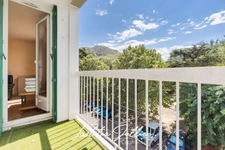 En exclusivité par Laëtitia JULLIEN – Marseille 10ème – Les Collines – T4 traversant de 83,83 m² avec balcon et loggia au pied du Parc des Bruyères