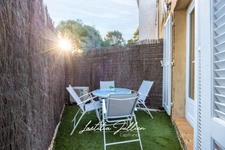 EXCLUSIVE – Renovated one-bedroom apartment with terrace and parking – Very quiet location, 5-minute walk to the beach – Carré d'Or area of Les Lecques