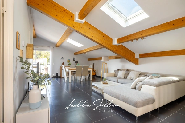 En Exclusivité par Laëtitia JULLIEN – Marseille 12ème – Les Caillols – Duplex T4 de 94 m² avec deux terrasses, parking, garage et résidence récente