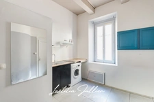 EXCLUSIVITÉ — LES CAMOINS — MAISON DE VILLAGE T5 DE 93 M² EN TRIPLEX, SANS TRAVAUX, AVEC POTENTIEL DE DIVISION