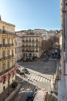 Haussmannian apartment, 184.77 m² – 7 rooms – Entire landing – Marseille 8th arrondissement - PERIER