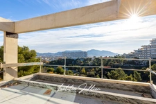 Dpt Bouches du Rhône (13), for sale MARSEILLE 8TH DISTRICT Exceptional modern villa to complete T5 of 250m² - Land of 700m² Panoramic view - Carré d'OR district - Haut de Périer